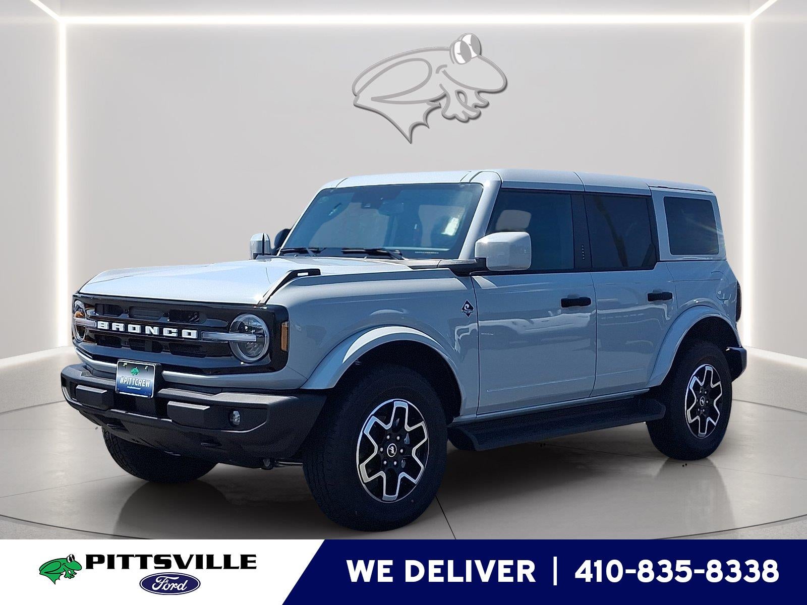 2026 Ford Bronco Outer Banks in Avalanche Gray — front three-quarter view