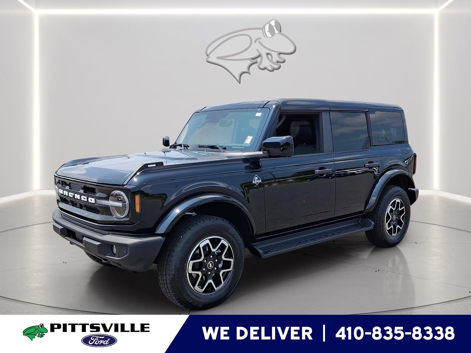 2026 Ford Bronco Outer Banks in Shadow Black — front three-quarter view