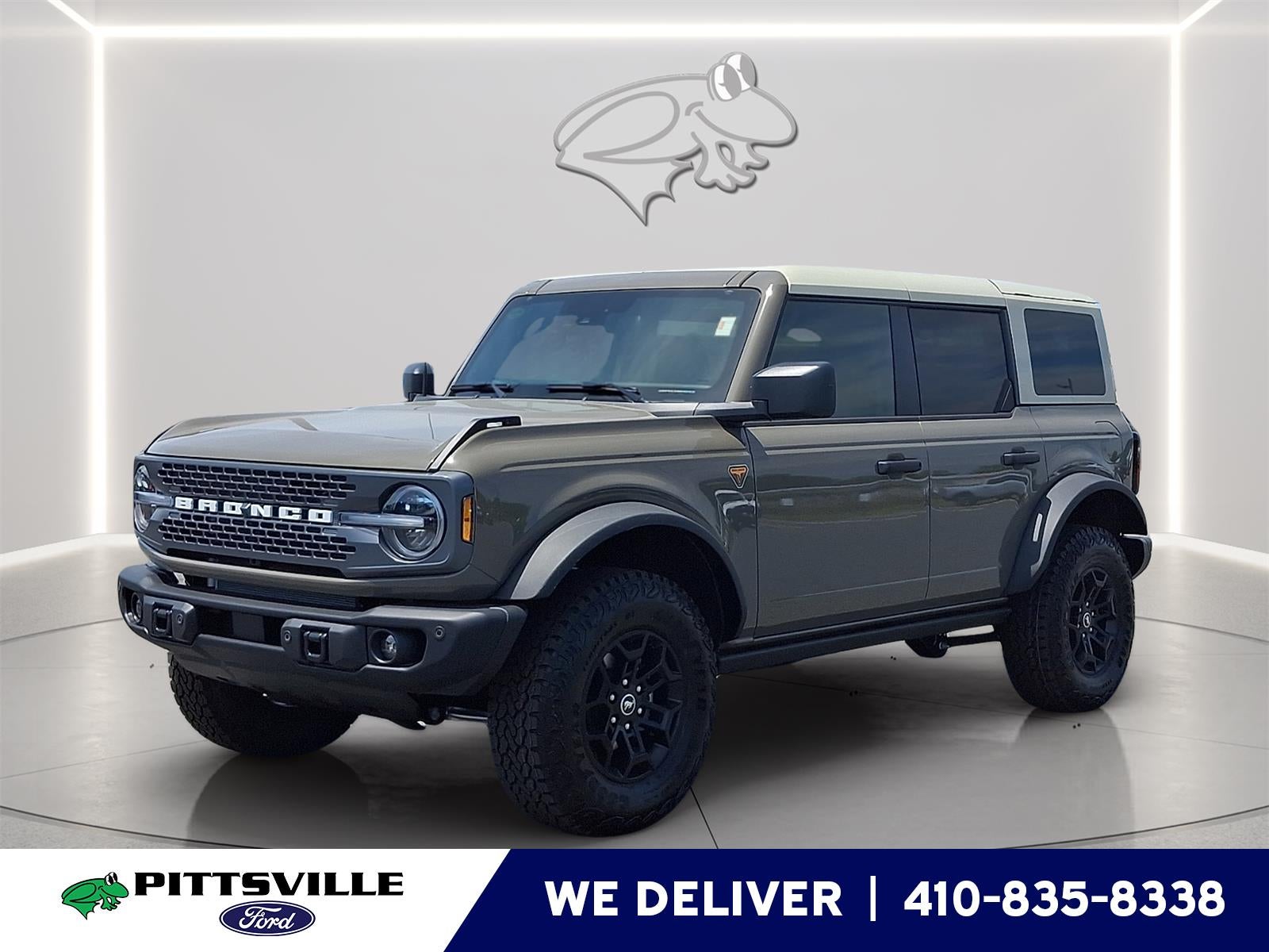 2026 Ford Bronco Badlands in Gray — front three-quarter view